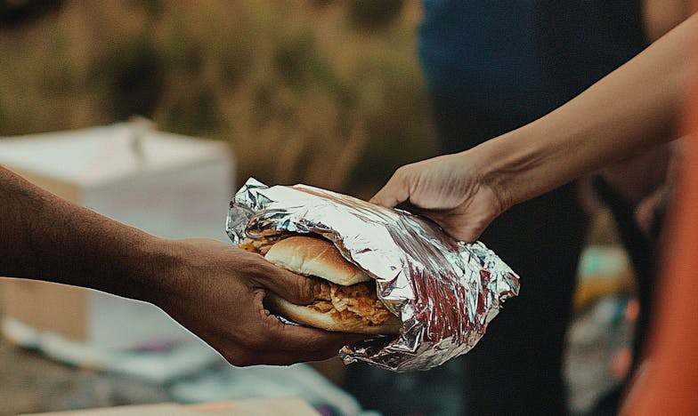 Az a pillanat, amikor a fiam kinyitotta az ajtót a rendőröknek – Egy új élet kezdete