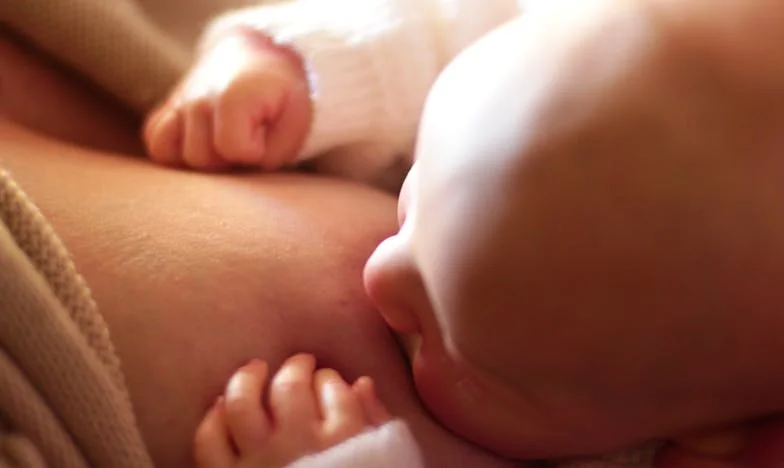 Az aranyszínű alkonyat alatt: Egy magyar fiú bátorsága a falu szemében