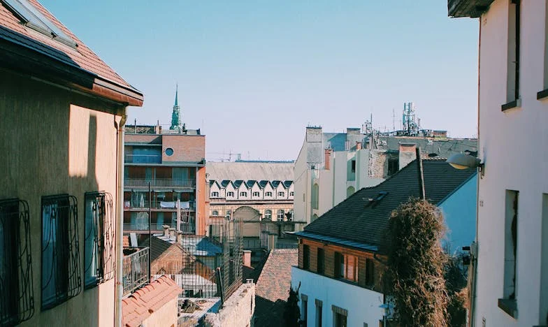 Bosszú az Anyóson: „A Szemüveged Koszosabb, Mint a Disznóink” – Egy Mondat, Ami Mindent Megváltoztatott