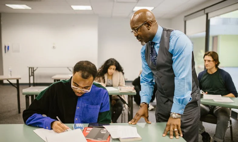 Egy fülön csípett titok, ami darabokra törte a házasságomat – Monika története