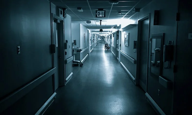 „Egy hónapod van, hogy elköltözz!” – Egy meny története a családi elvárások és saját álmai között