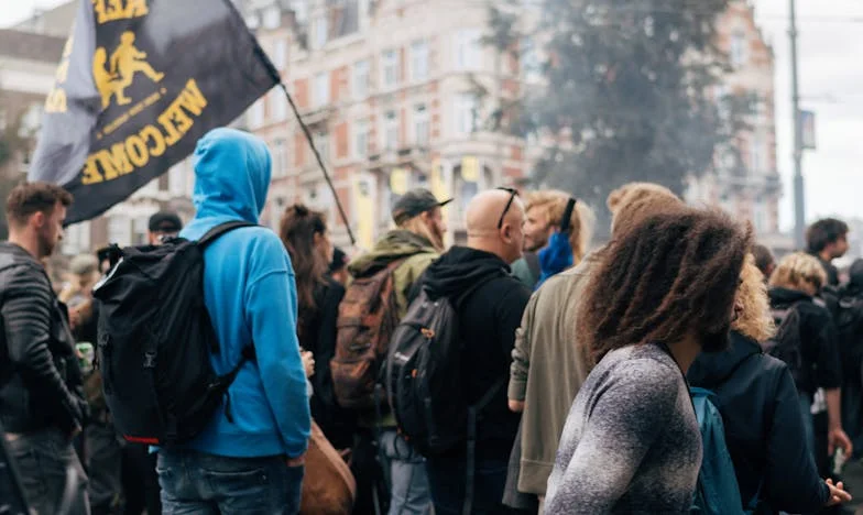 „Írd alá mindent a nevemre! Miért hittél neki? Ő csak becsap!” – Az én harcom az otthonomért, a lányomért és a méltóságomért a férjem árulása után