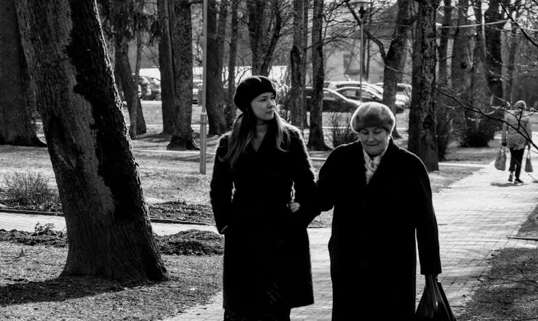 „Maradj nyugton, ne szólj semmit, veszélyben vagy” – Egy hajléktalan lány és a magyar milliárdos sorsa egy éjszaka alatt összefonódik