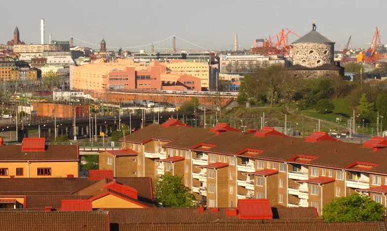 Miután a férjem miatt börtönbe kerültem, a cselédem lett az új feleség – de nem tudják, mire vagyok képes!