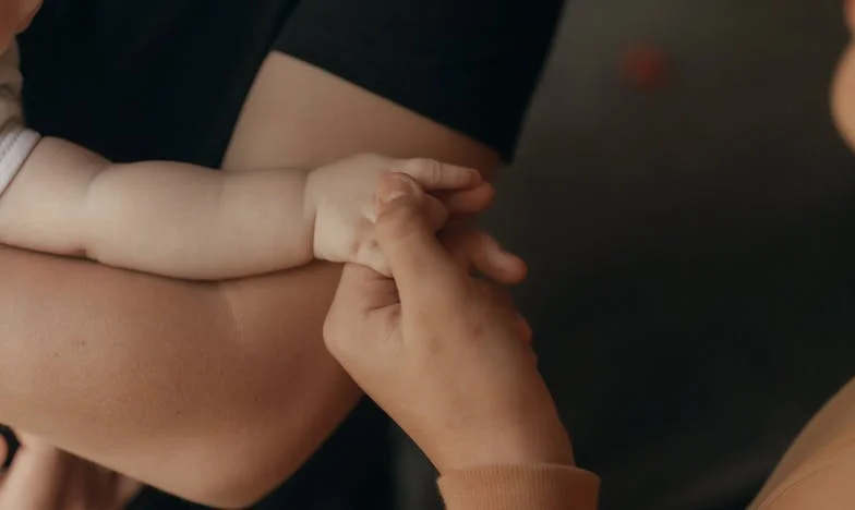 „Sosem voltál elég jó a fiamnak” – Egy budapesti család csendes harcai és a megbocsátás útja