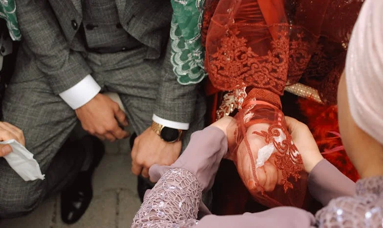 Az Üres Tányér Árnyéka: Egy Magyar Milliomos Anyjának Fogyása és a Feleségem Sötét Titka