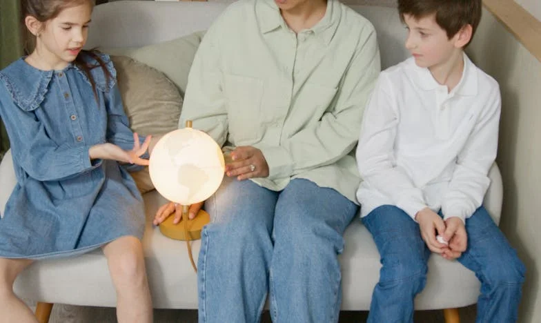 Ikrek az árnyékban: Egy titok, ami mindent megváltoztatott