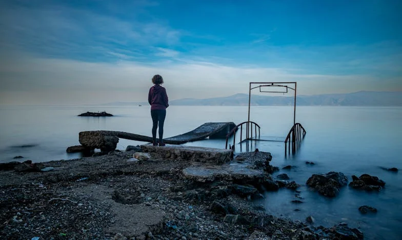 Crescer Sem Raízes: A História de Nicolau, o Menino Esquecido