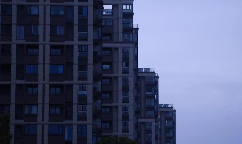 Não podia deixá-la na rua, mas o meu marido fechou a porta. Uma história sobre como a família pode dividir um coração ao meio