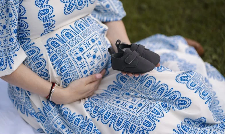 No Limiar da Velhice: O Aniversário Esquecido de Dona Nadja