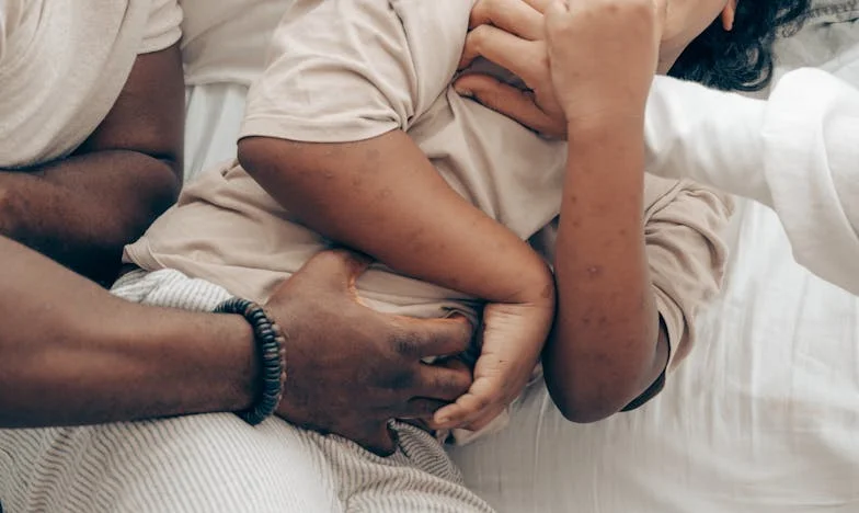 Quando o telefone toca e só dói: A história de uma mãe brasileira e sua filha distante