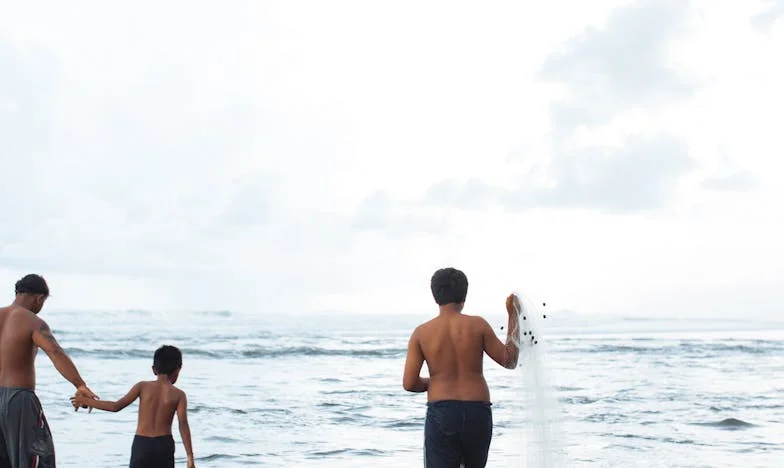 Salto no Escuro: Coragem e Medo nas Margens do Tietê