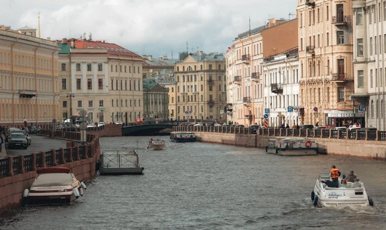 Kiedy krew zawodzi: Historia mojej naiwności i rodzinnego rozczarowania