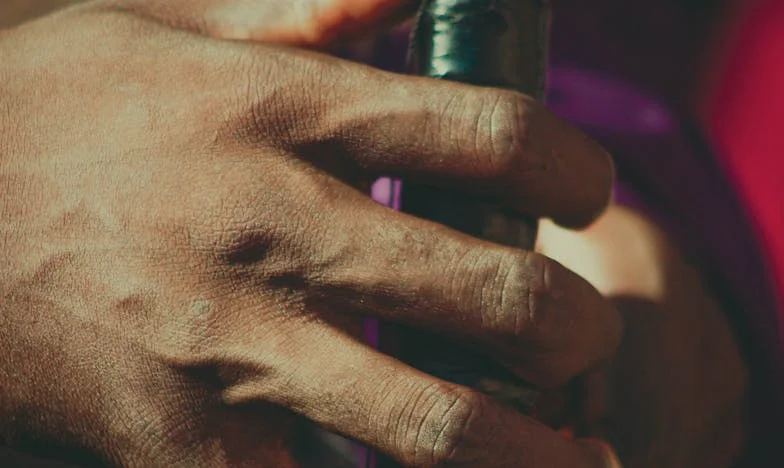 Jak modlitwa pomogła mi przetrwać małżeństwo, które mnie niszczyło: Moja historia o wierze, poświęceniu i nowym początku