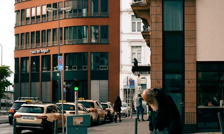 Cisza w mieszkaniu Julii: Gdy rodzina staje się nieobecna