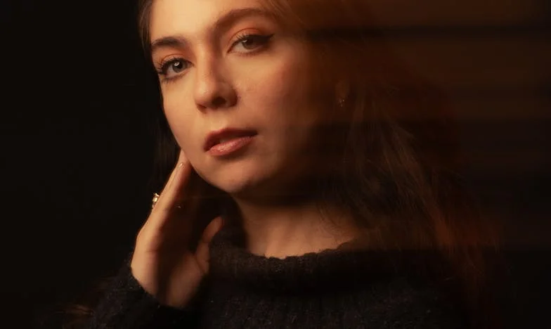 Między nami a pieniędzmi: Historia jednej rozbitej siostrzanej miłości