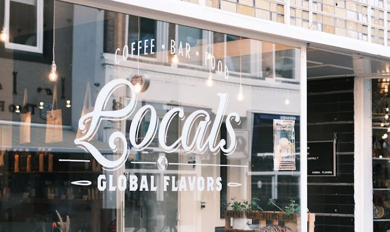 Minuta spóźnienia – moja wojna z teściową generałową. Czy można pokochać tyrana pod własnym dachem?