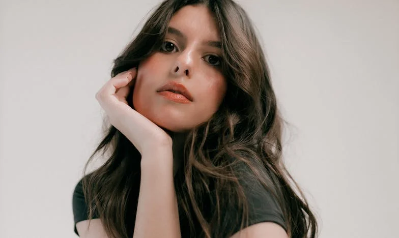 Pod jednym dachem: Historia siostrzanej miłości i goryczy