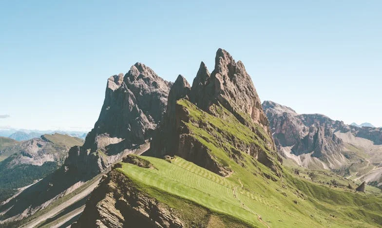 „Teraz nie, Jolu, dorośli rozmawiają”: Moje życie w cieniu własnej rodziny