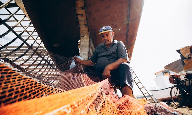 Torebka, która zmieniła wszystko: przypadkowe spotkanie po rozwodzie i pustce