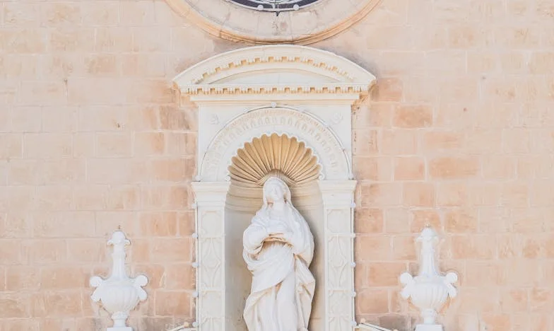 Willa na Wzgórzu i Pęknięte Serce: Moje Życie w Cieniu Rodzinnych Tajemnic