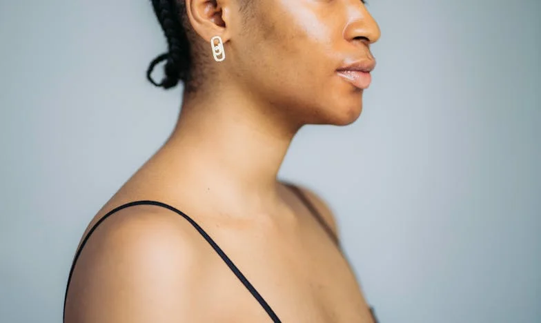 Zostawił klucze na parapecie i wyszedł bez słowa. Rano zobaczyłam pustą połowę naszej szafy – historia o rozstaniu, które zmienia wszystko