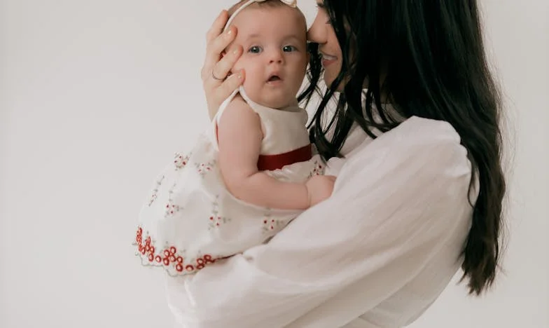 Mąż zaczął mi kupować kwiaty. Wtedy zrozumiałam, że mnie zdradza. Moja historia o miłości, zdradzie i odwadze, by zacząć od nowa.