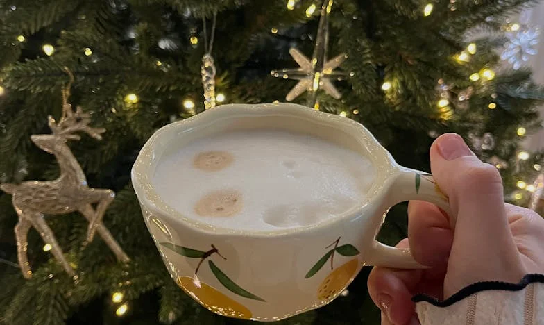 Między młotem a kowadłem: Moja walka o rodzinę i siebie