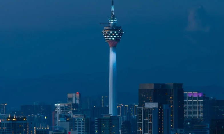 Po pięćdziesiątce: Gdy zdrada boli bardziej niż cokolwiek innego – Moja historia po trzydziestu latach małżeństwa