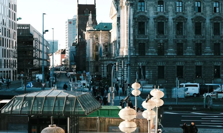 Teściowa pod naszym dachem: czy nasze małżeństwo to przetrwa?