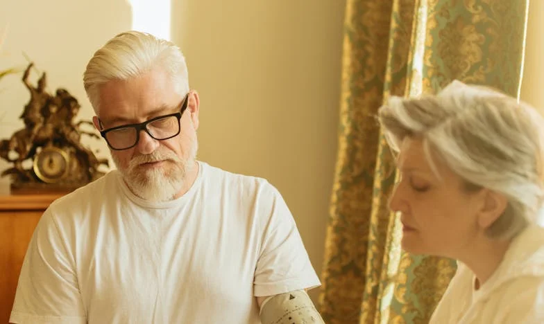 Mąż w cieniu matki: Czy można odbudować zaufanie, gdy rodzina staje się polem bitwy?