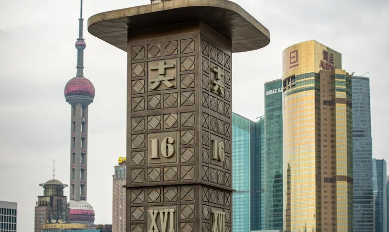 Między Dwoma Domami: Ciężar Niemożliwego Wyboru