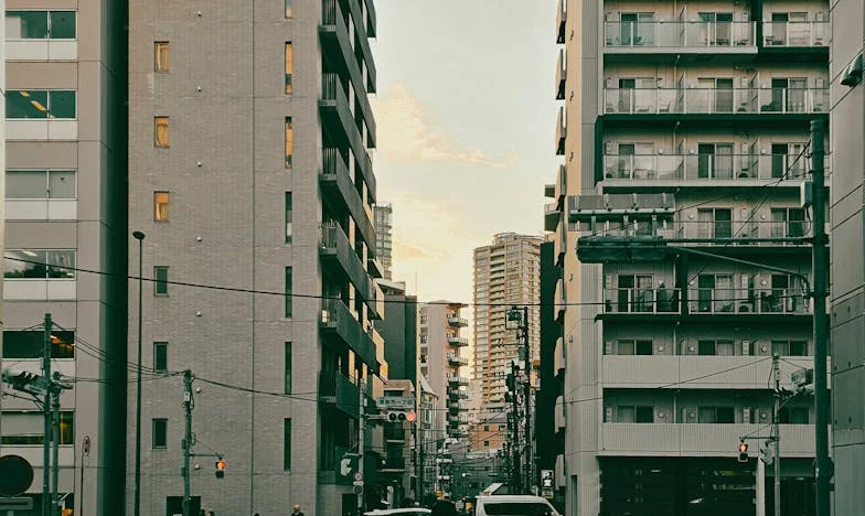 Między nami i pieniędzmi: Historia rozbitej siostrzanej miłości