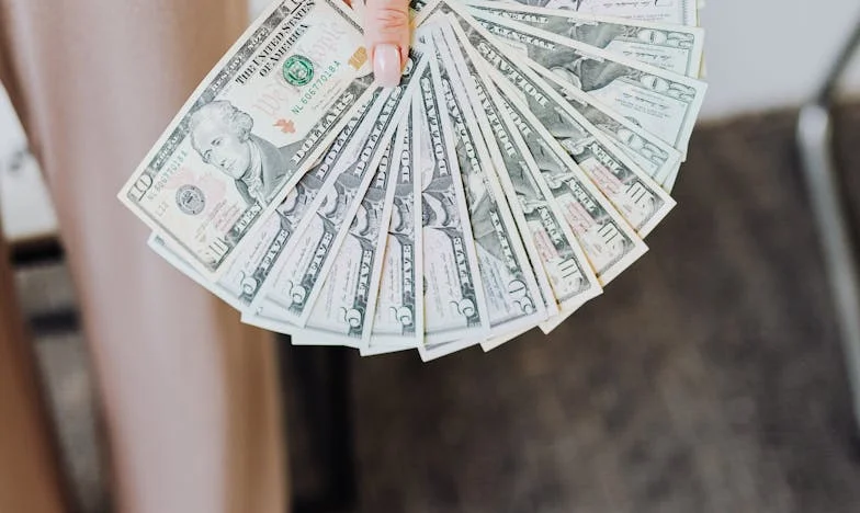 Za każdym razem, gdy zięć wraca do domu, muszę zniknąć: historia polskiej babci, która walczy o miejsce w rodzinie