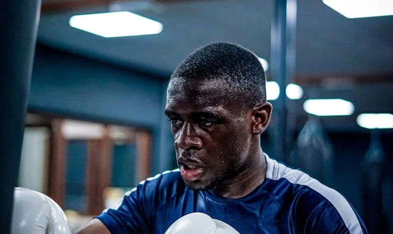 Dom przy ulicy Wiśniowej: Opowieść o utracie, wstydzie i sile wspólnoty