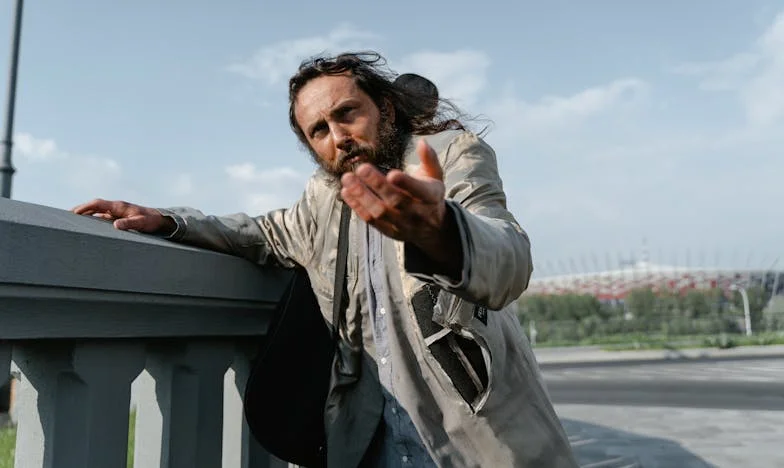 Jak modlitwa i wiara pomogły mi przetrwać, gdy teściowa próbowała wyrzucić mnie z własnego domu