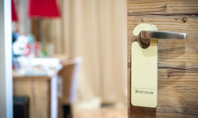 „Powiedziała, że kłamię o ciąży dla pieniędzy” – Kolacja, która rozbiła moją rodzinę