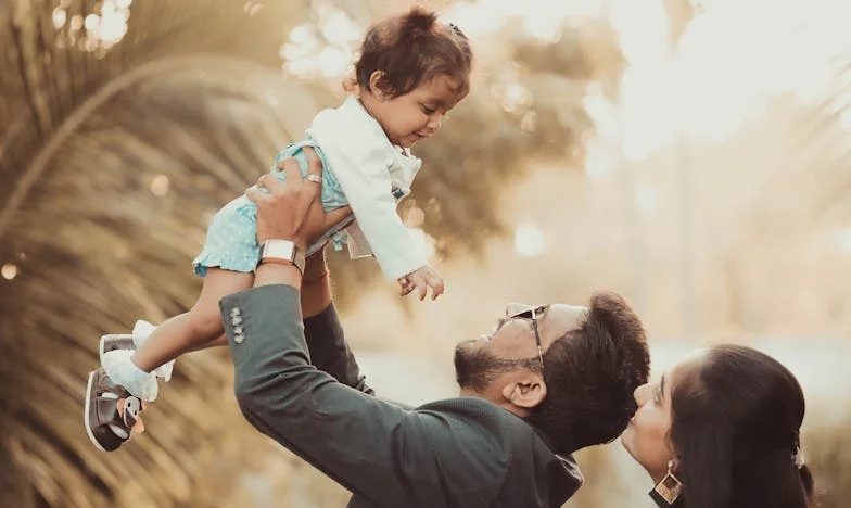 Powrót do przeszłości: Spotkanie na ławeczce przed szkołą