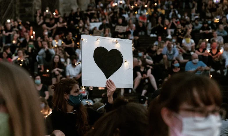 „Świnia w salonie to nie ja” – Opowieść o kolacji, która zmieniła moje życie