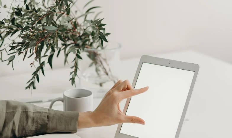 „Wiedziałam o twoich zdradach od dziesięciu lat, ale grałam szczęśliwą żonę. Teraz odchodzę po 25 latach małżeństwa” – Historia Anny Kowalskiej