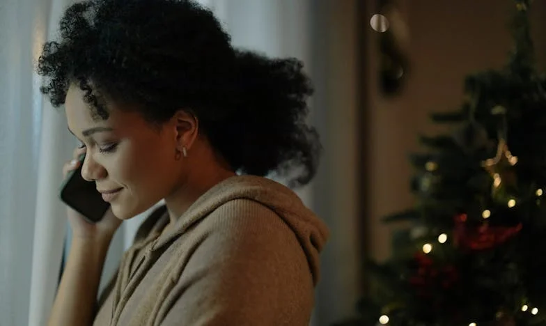 Zatrzymałam samochód i kazałam teściom zadzwonić po „idealną kobietę” – bo ja już nie mogłam dłużej udawać