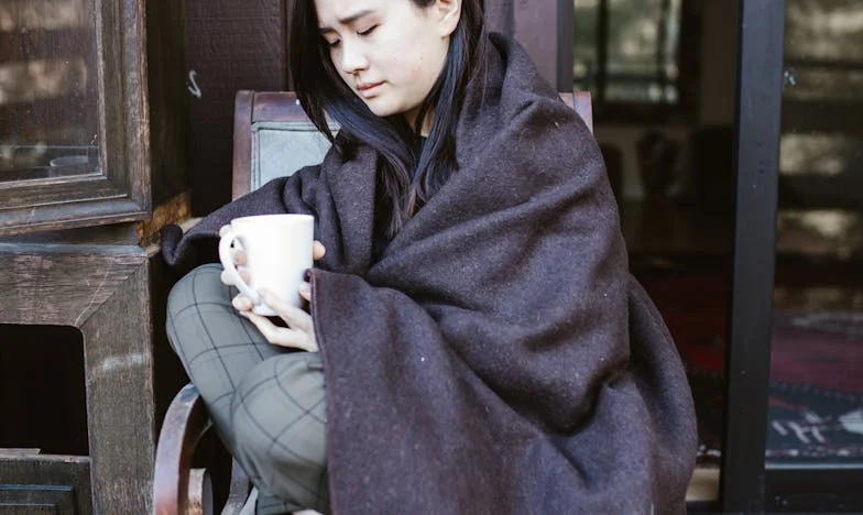 Dziewczynka, która czekała na mamę: Opowieść o stracie, nadziei i nowym domu