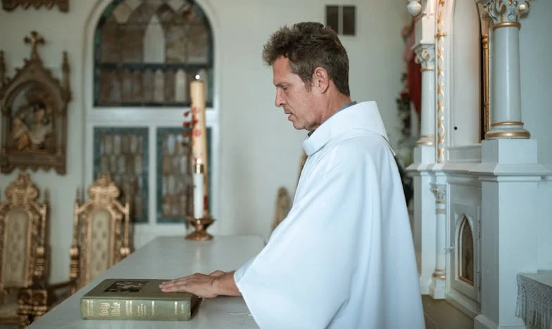 Mam 50 lat, mój mąż zostawił mnie dla innej: Czy naprawdę zasługuję tylko na samotność?