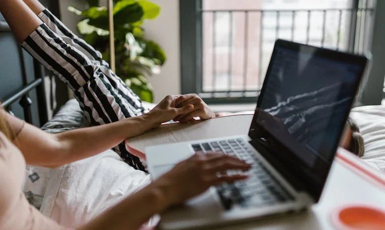 Między Dwiema Kuchniami: Mój Mąż, Jego Matka i Ja