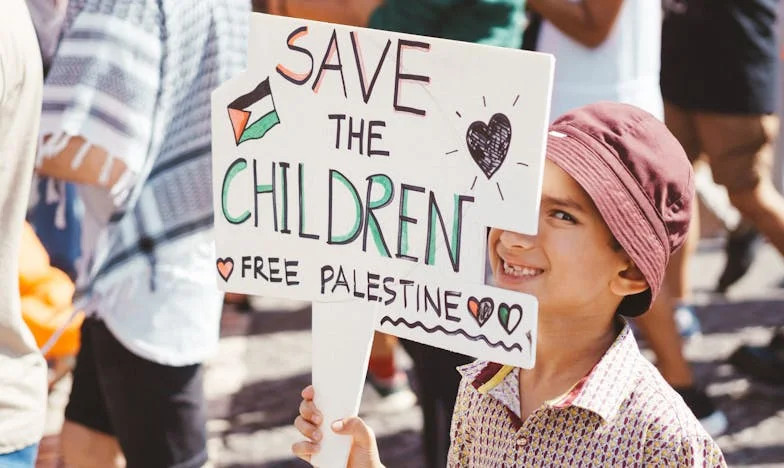 Między Minutami a Murami: Moje Życie w Cieniu Teściowej w Amstelveen