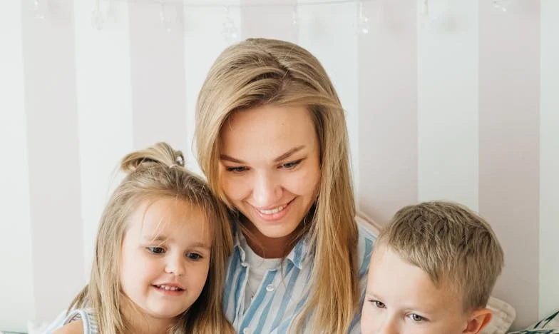 Moja synowa zamieniła nasz dom w niekończącą się imprezę, a mój syn milczy – czy naprawdę nie widzi, co się dzieje?