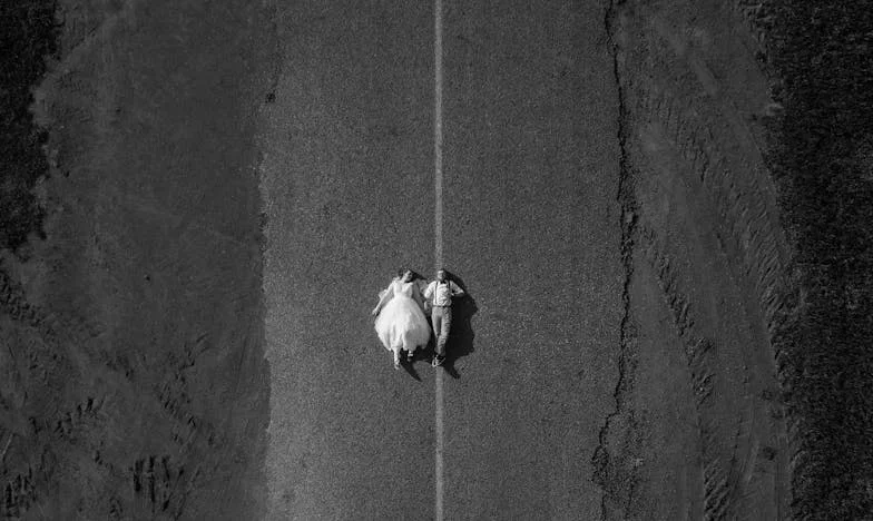 Pęknięcia w Szczęściu: Moja Walka między Miłością a Odejściem