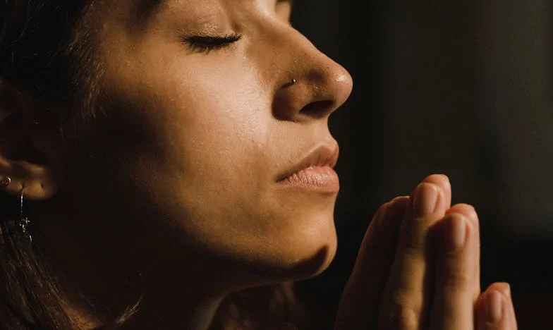 Sprzedałam dom, by pomóc synowi. Dziś nie mam już nic – oprócz żalu.