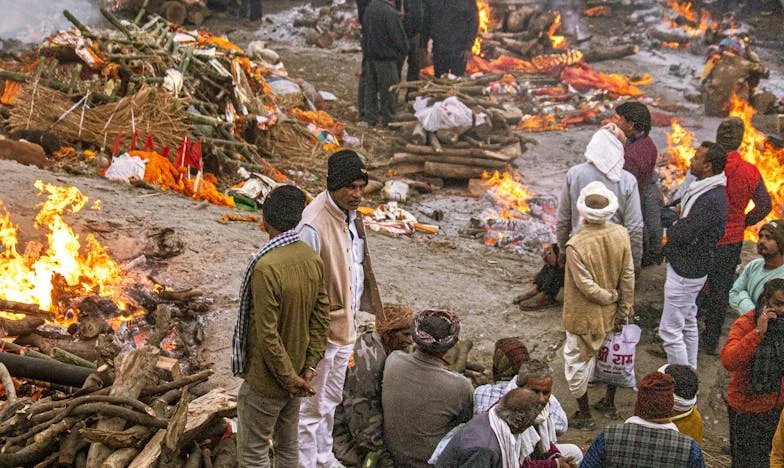 W starym albumie znalazłam zdjęcie kobiety obok mojego ojca: Na odwrocie ktoś dopisał słowa, które odebrały mi spokój