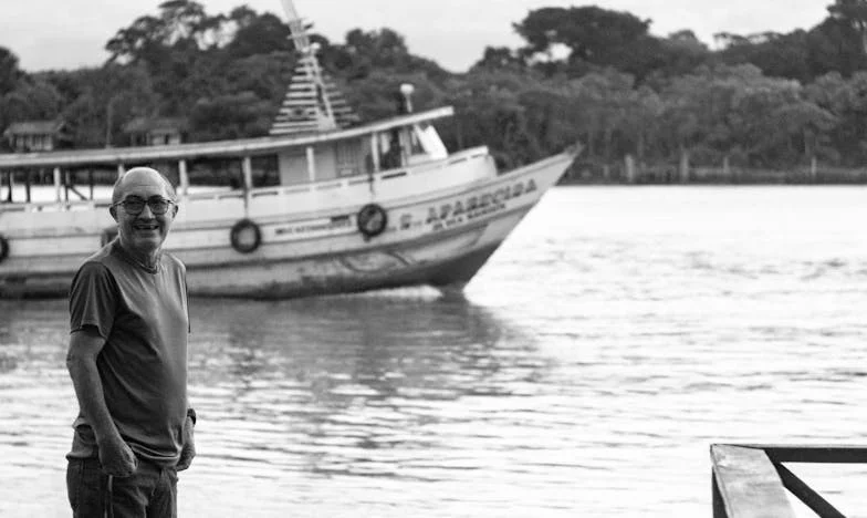 Wyszłam z domu z pękniętą walizką, kiedy własny syn zatrzasnął mi drzwi przed nosem